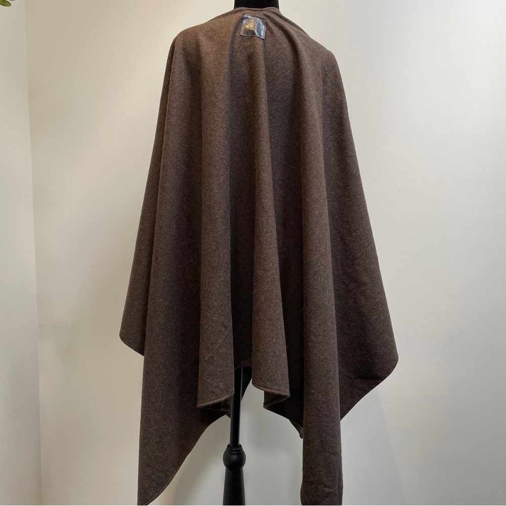m0851 Blanket Cape in Cocoa Brown — Montreal Luxury Outerwear Brand - Picture 3 of 9